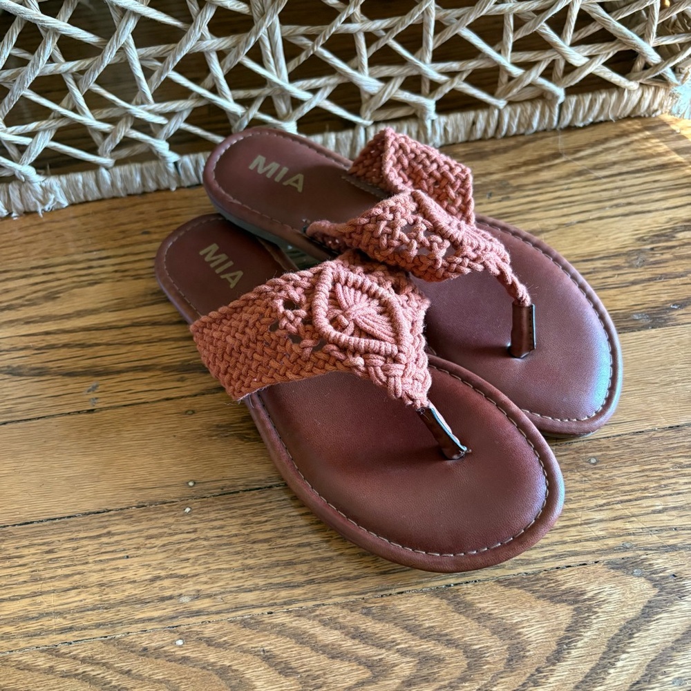 MIA Textured Cream Sandals. SB3